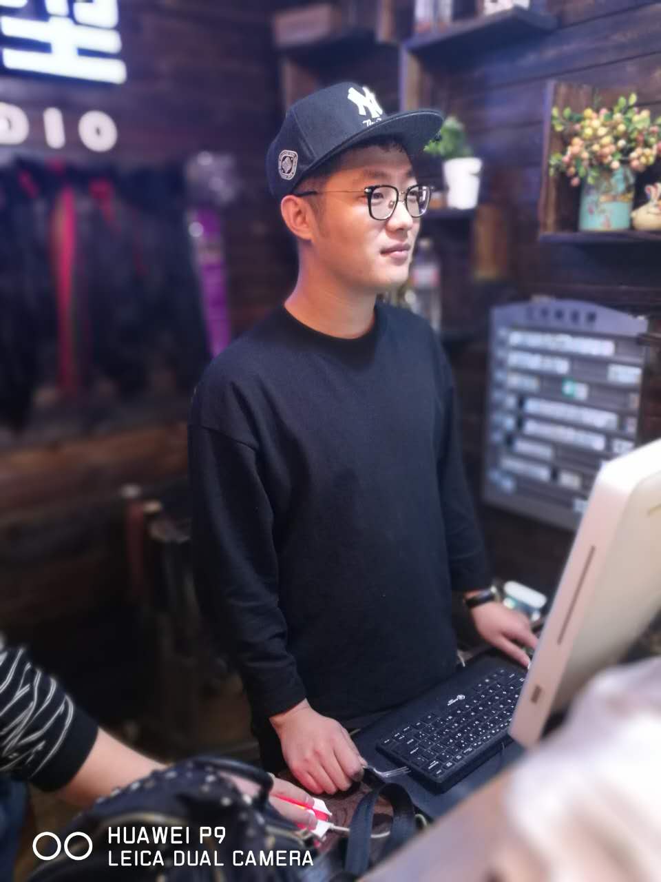 伟凡（1号发型师）